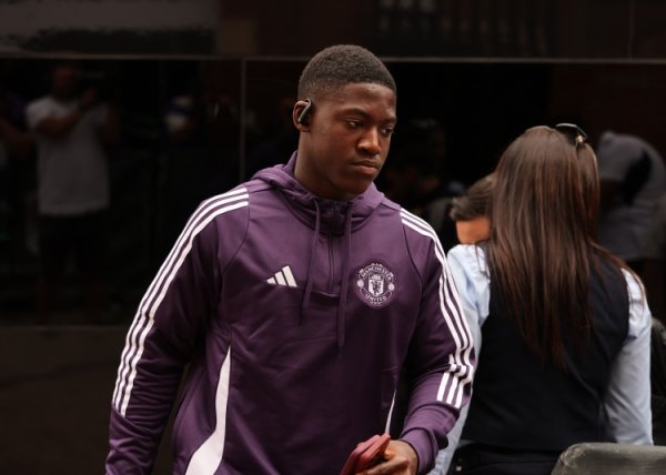 Manchester United tự tin rằng họ có thể để ít nhất ba người đi trước khi đóng cửa sổ; Họ không muốn 
