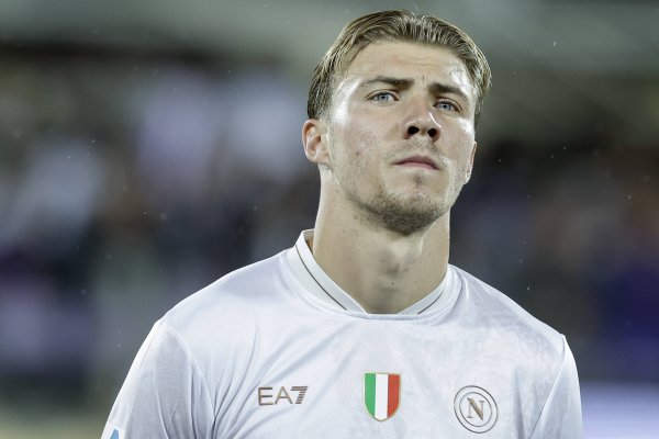 Hoylen: Milan cũng muốn ký hợp